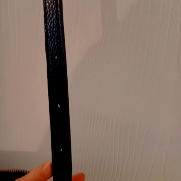 Black adjustable over the shoulder bag - Picture 4 of 6